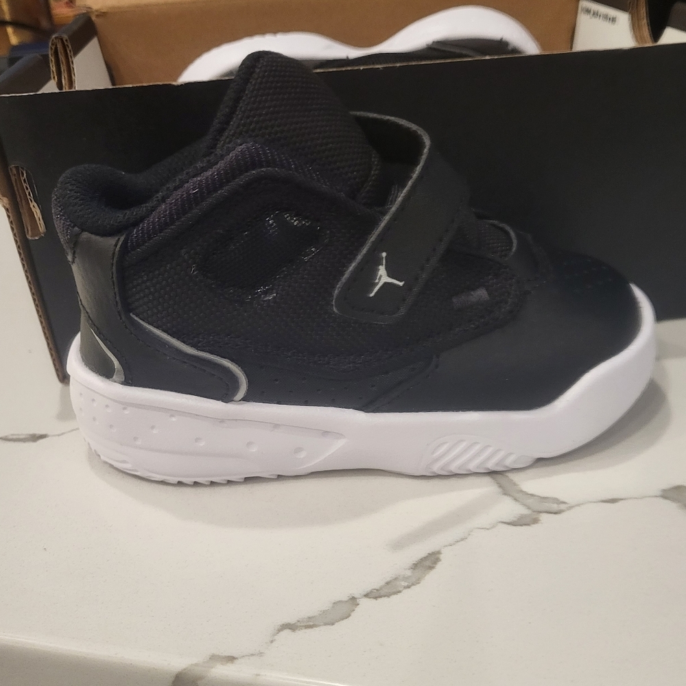 Nike Jordan Max Aura, Toddler boys size 6C. New with box
